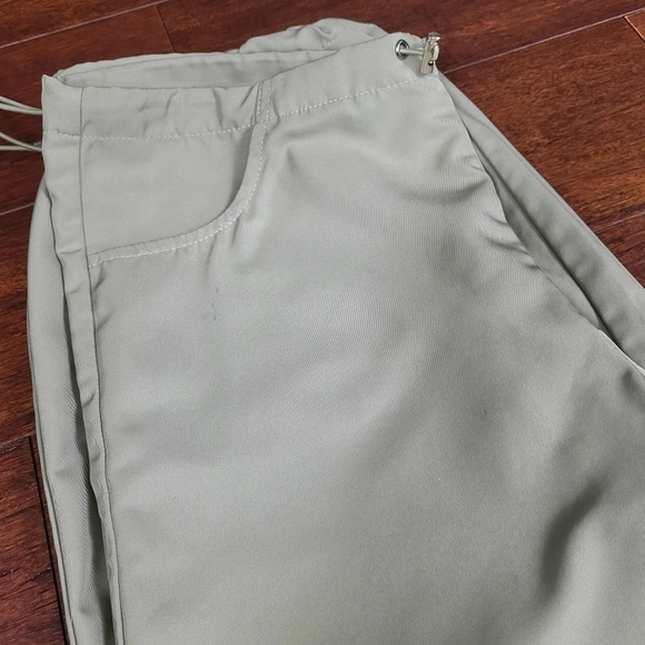 Edikted Asha Low Rise Nylon Cargo Parachute Pants Women's Size XS Light Green - Picture 9 of 13